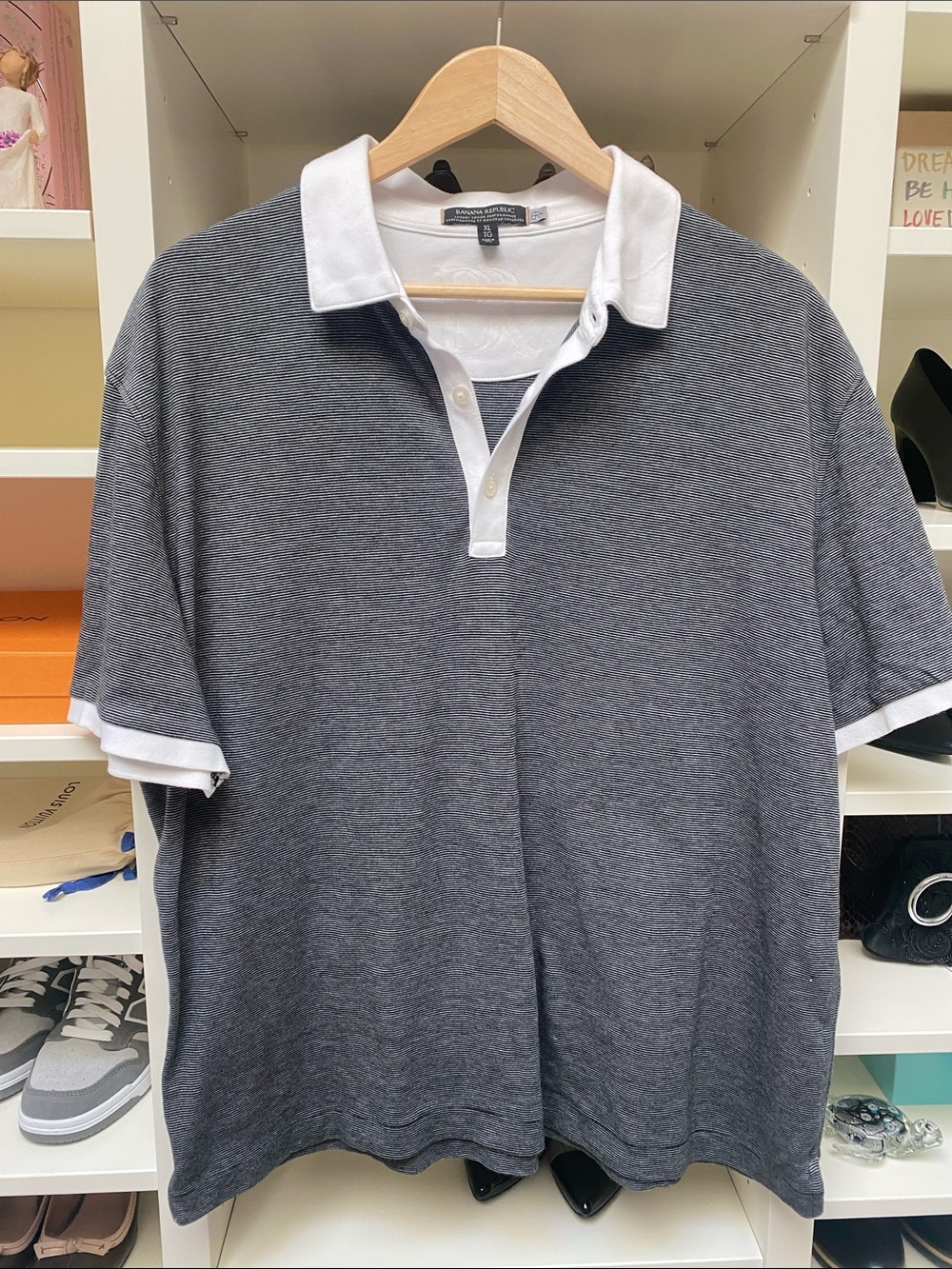 Banana Republic - Men’s Charcoal Gray Polo w White Contrast Collar. Like NEW. XL